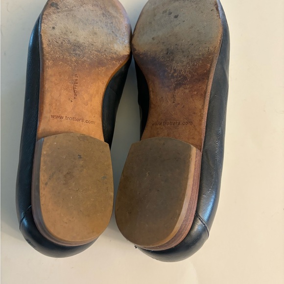 Trotters Women's Black Leather Loafers Size 8M - Picture 6 of 6